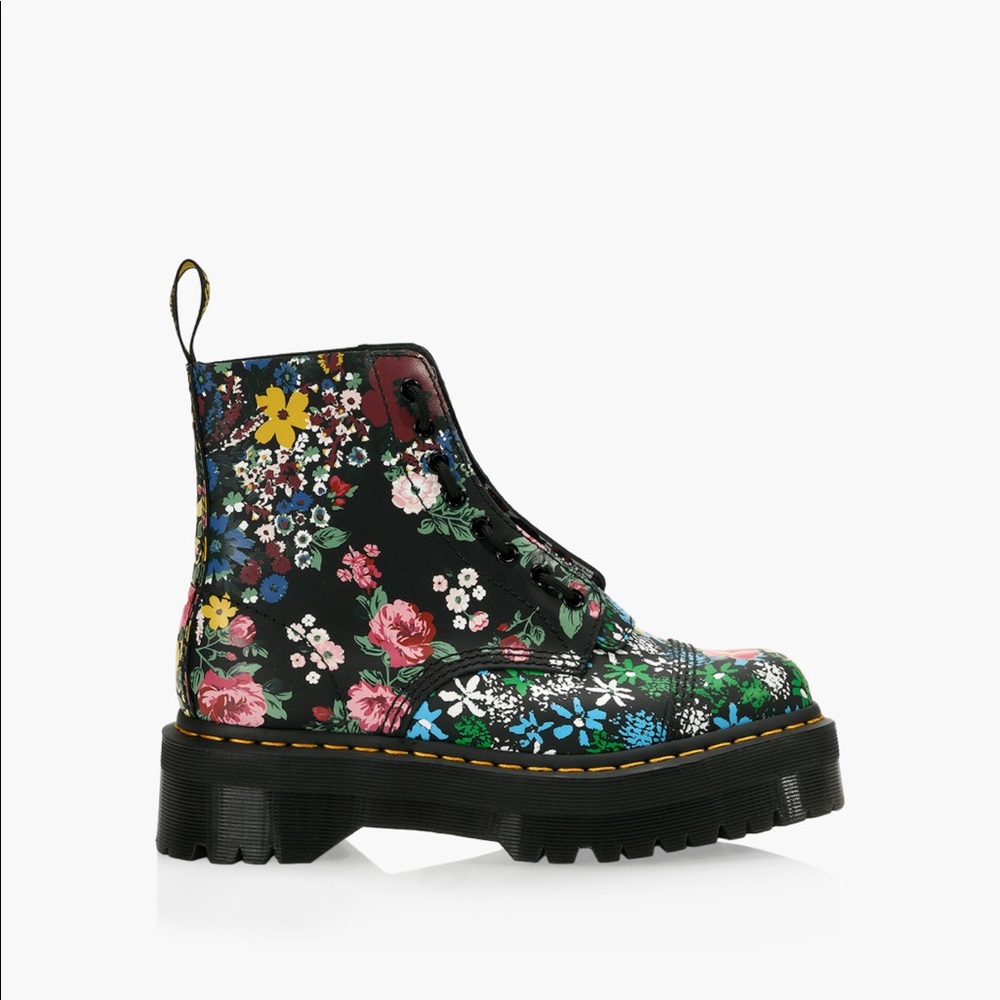 Dr. Martens boots ✨🌸